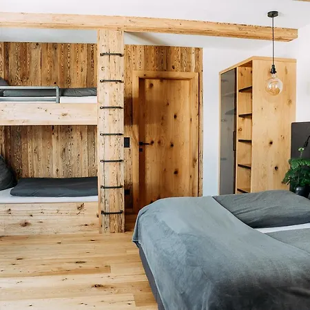 Voglstaetter * لوفر