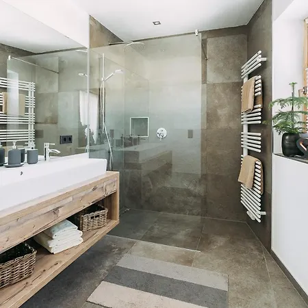 Voglstaetter * لوفر