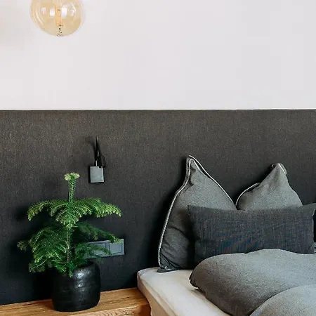 Voglstaetter * لوفر